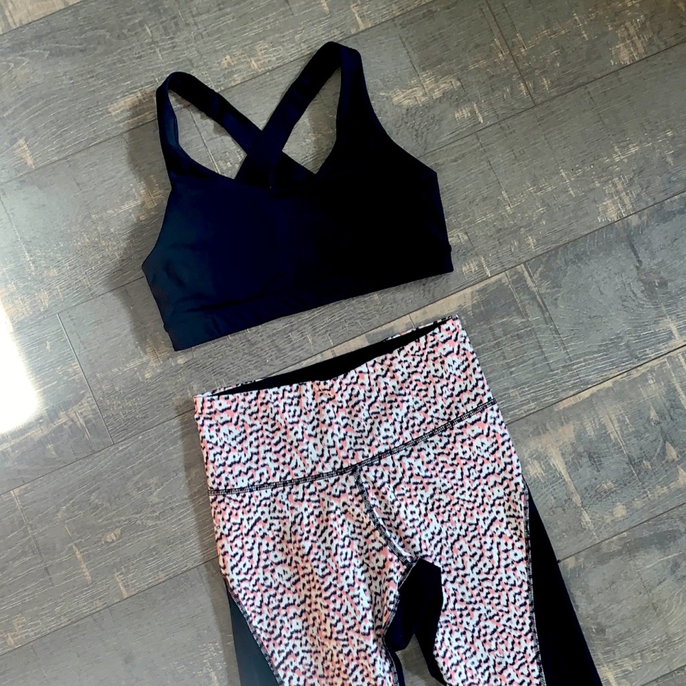 Size Medium Old Navy Active Elevate Leggings And … - image 1